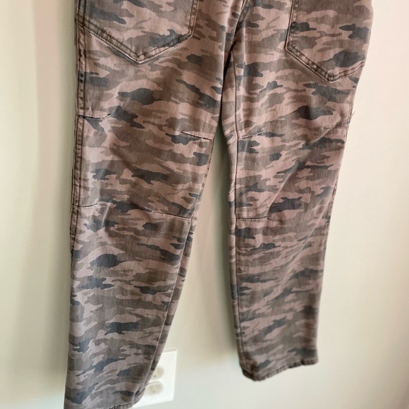 By Anthropologie Mavis Embroidered Green Camo Utility Pants - Size 26 - Picture 8 of 12